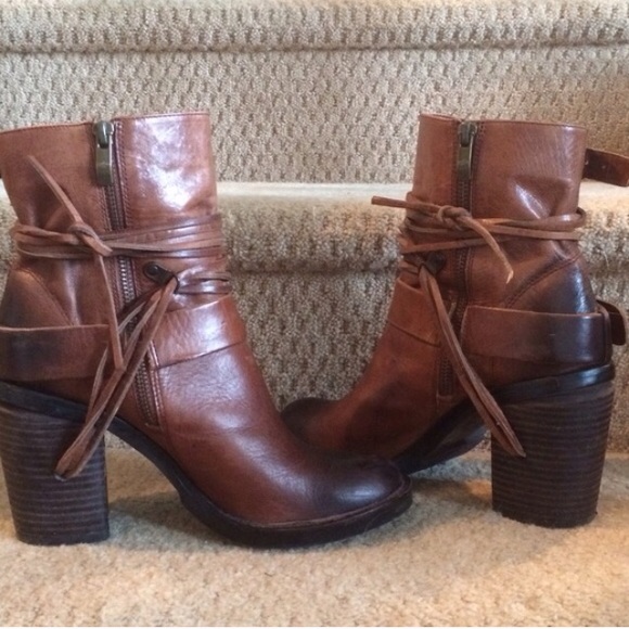 Beautiful Cognac brown colored Vince Camuto Booties.. - Picture 2 of 10